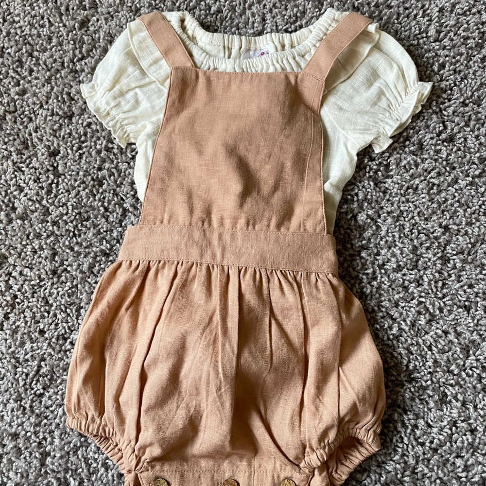 NWT 3-6 months YoBaby ruffle top and jumper set